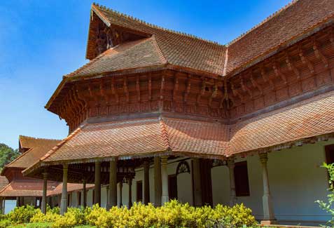 On the south-eastern side of Sree Padmanabhaswamy Temple lies this quaint two-storied palace built by the former King of Travancore - Swathi Thirunal Balarama Varma, known to be a poet, musician and social reformer. The name of the palace means ‘palace of horses’ and is derived from the 122 wooden horses carved into the wall brackets that support the structure’s southern roof. The style of architecture featured here is quite unique to the Travancore, heavily dependent on wood and stone. Materials like teakw