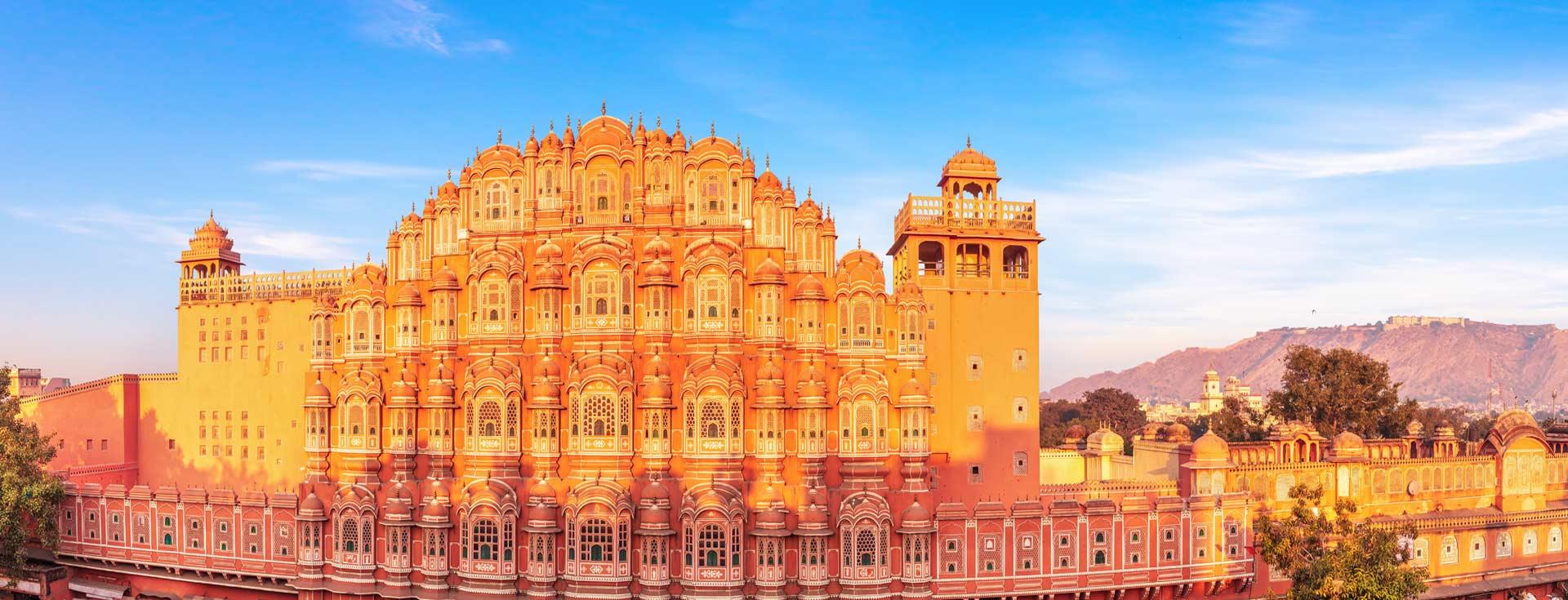 Explore Hawa Mahal in Jaipur