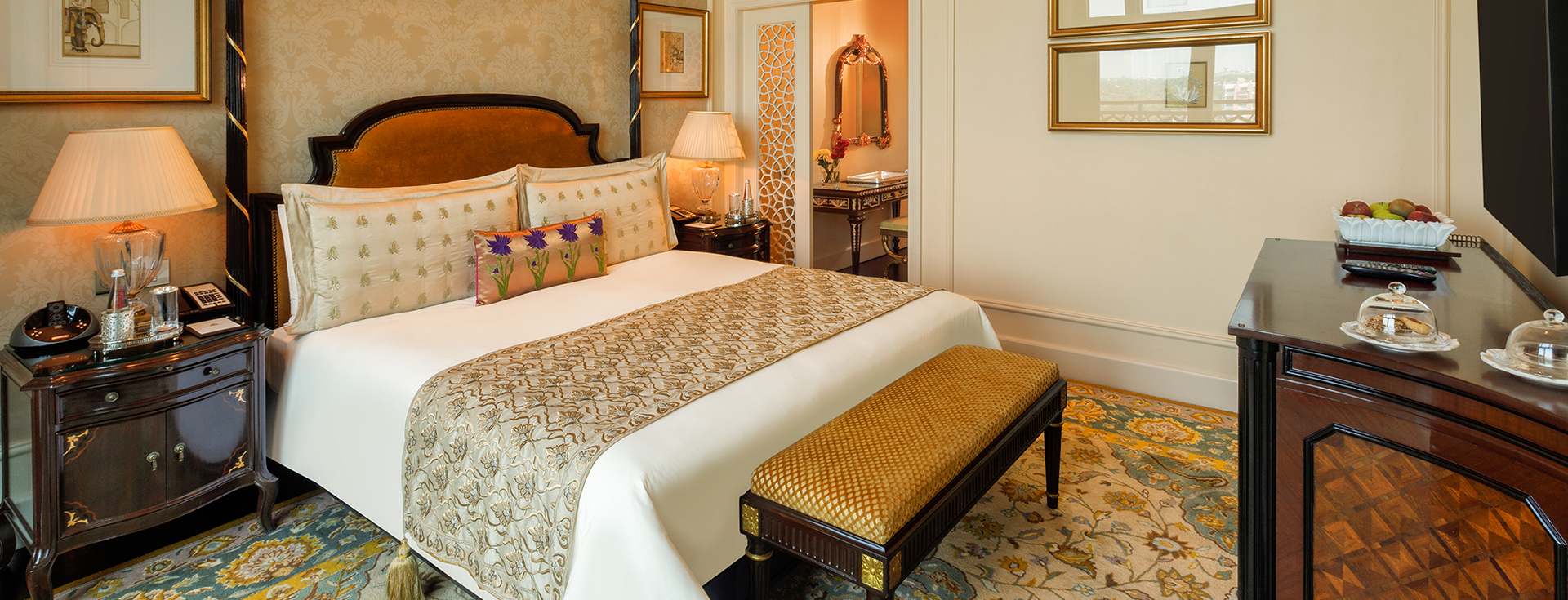 Luxury Suite at The Leela Palace New Delhi