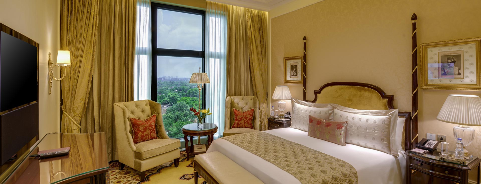 Grand Suite with Plunge Pool - Leela New Delhi 