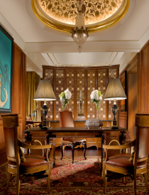 Privileged access to the Royal Club Lounge