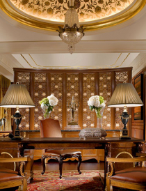 Privileged access to the Royal Club Lounge