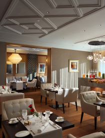 Access to Royal Club lounge
