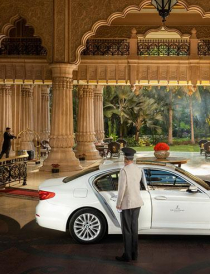 Airport transfers in a luxury car
