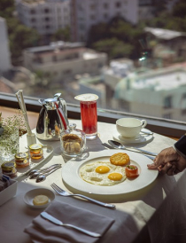 24 hours in-room dining