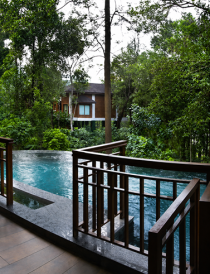 Temperature-controlled outdoor pool