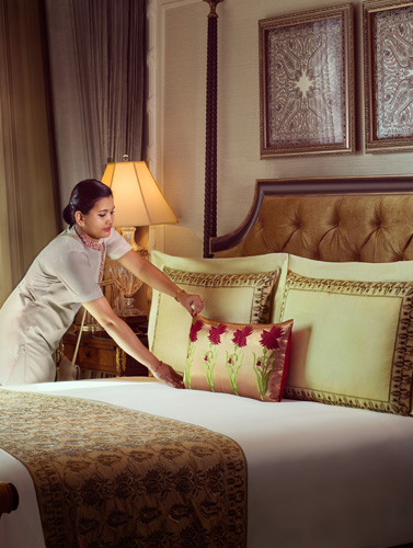 Privileged access to the Royal Club Lounge