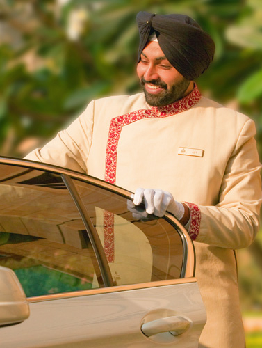Airport transfers in luxury car 