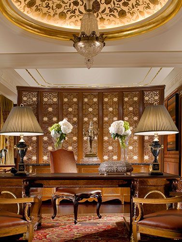 Privileged access to the Royal Club Lounge
