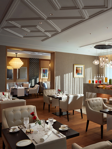 Access to Royal Club lounge