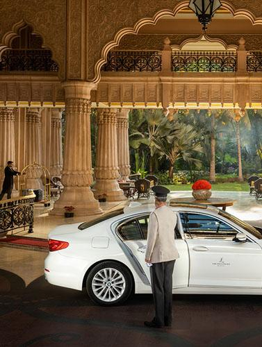 Airport transfers in a luxury car