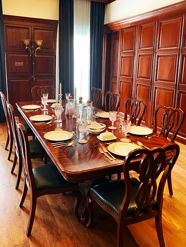 In‑villa private dining and kitchenette