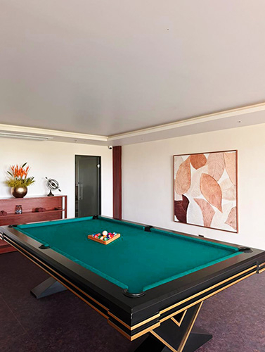 In-villa private gym and lounge 