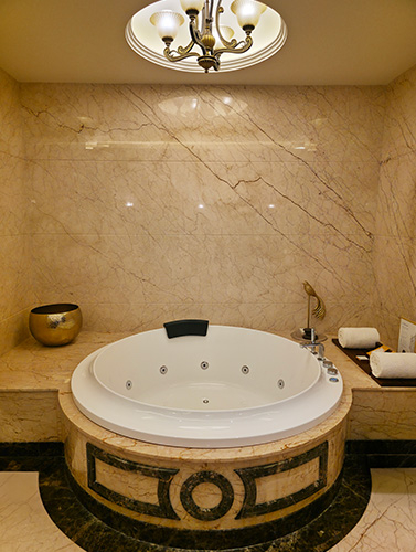 Royal cleopatra jacuzzi bathtubs