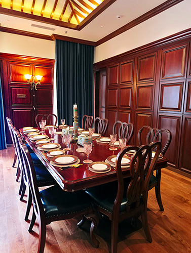 In‑villa private dining and kitchenette