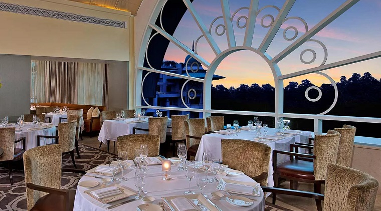 Le Cirque Signature