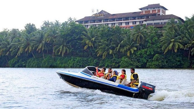 Speed Boat Rides: Feel the Thrill, Feel the Rush