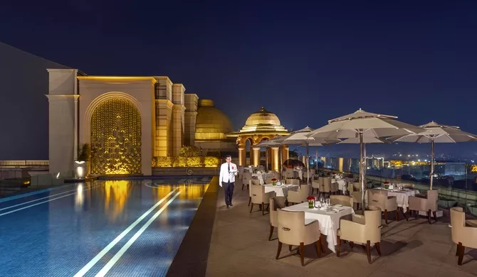 Magic at the Poolside 