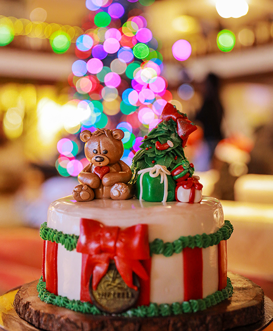 A Festive Grandeur for Christmas and New Year