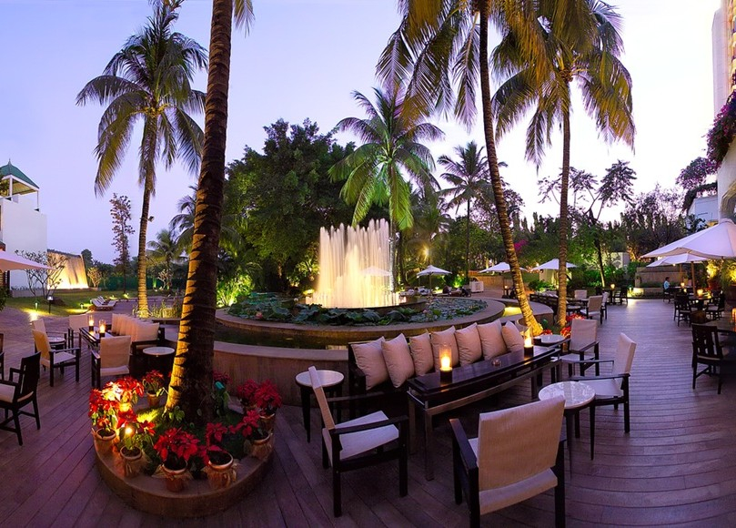 Christmas Eve Dinner – By the Poolside