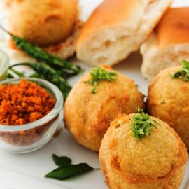 Local dishes that you must try in Mumbai